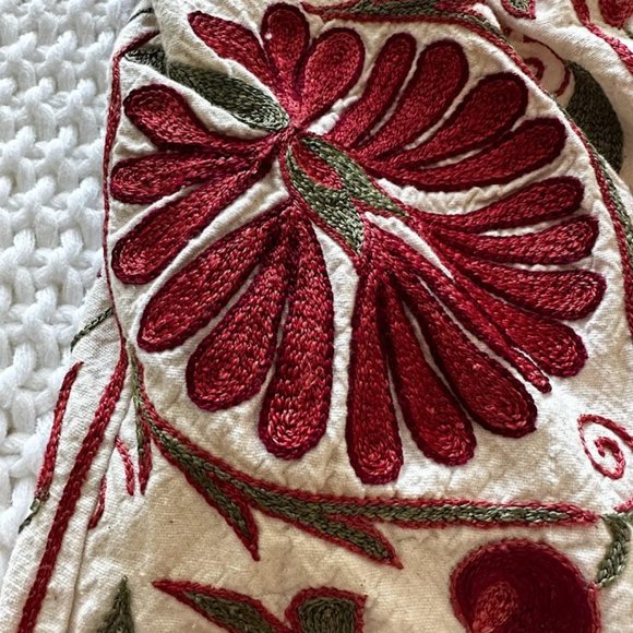 Embroidered Robe from Jerusalem - Picture 4 of 5